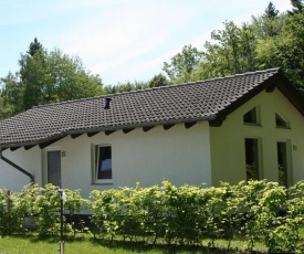 Nice holiday home with dishwasher, in a green area