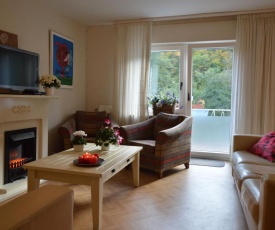 Comfy Holiday Home in Veldenz with Parking