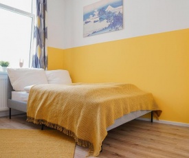 FULL HOUSE Studios - Yellow Apartment - NETFLIX + Nescafé
